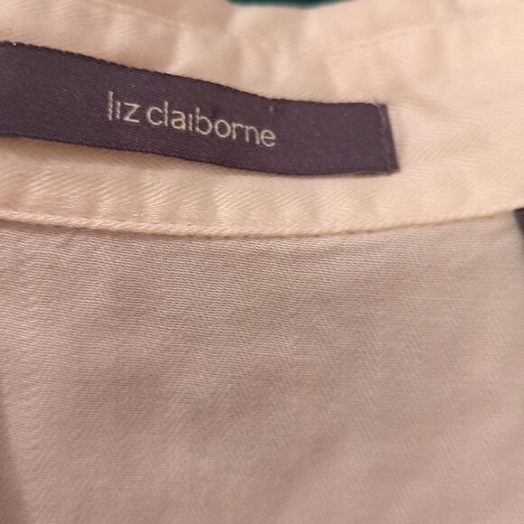 Size 14 super soft button-down blouse with embroidered details - Picture 4 of 5